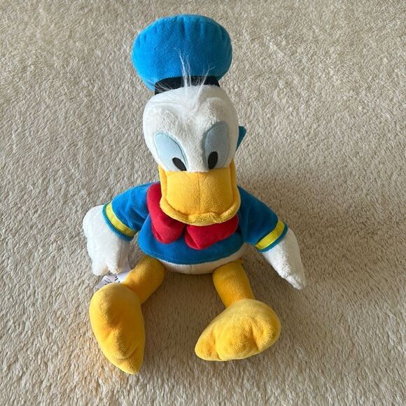 Donald Duck Disney store original exclusive 18 inch plushy - Picture 1 of 16